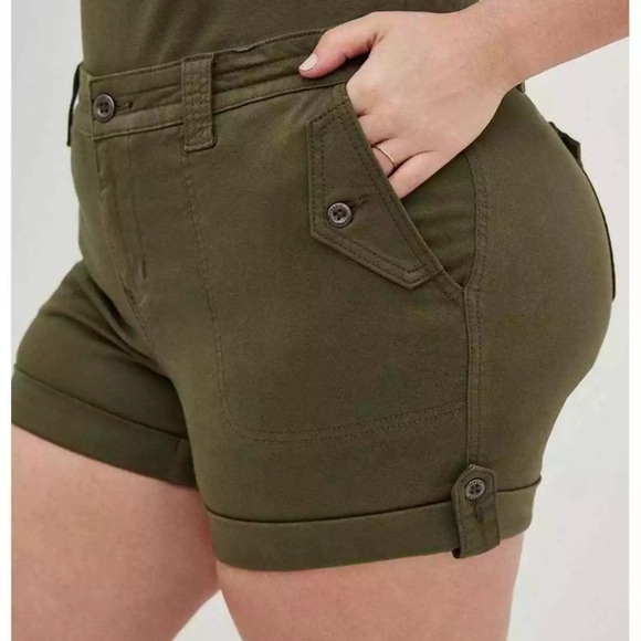 Torrid Olive Green Military Stretch Twill Mid-rise Shorts - Picture 2 of 4